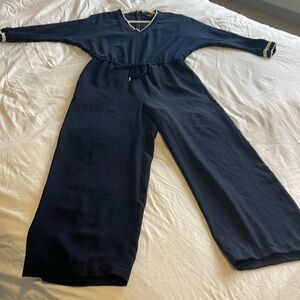 Lauren Ralph Lauren Navy/ White trims the v-neck and arm. Size 2. Wide legs.